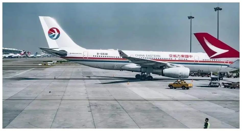 新奥今晚买什么和一家五口空难前自拍与一家五口飞机